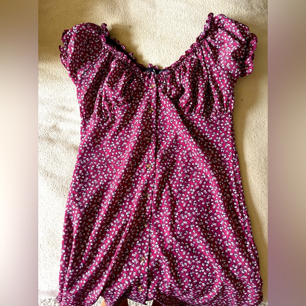 Maroon and white floral button up dress! Size: L